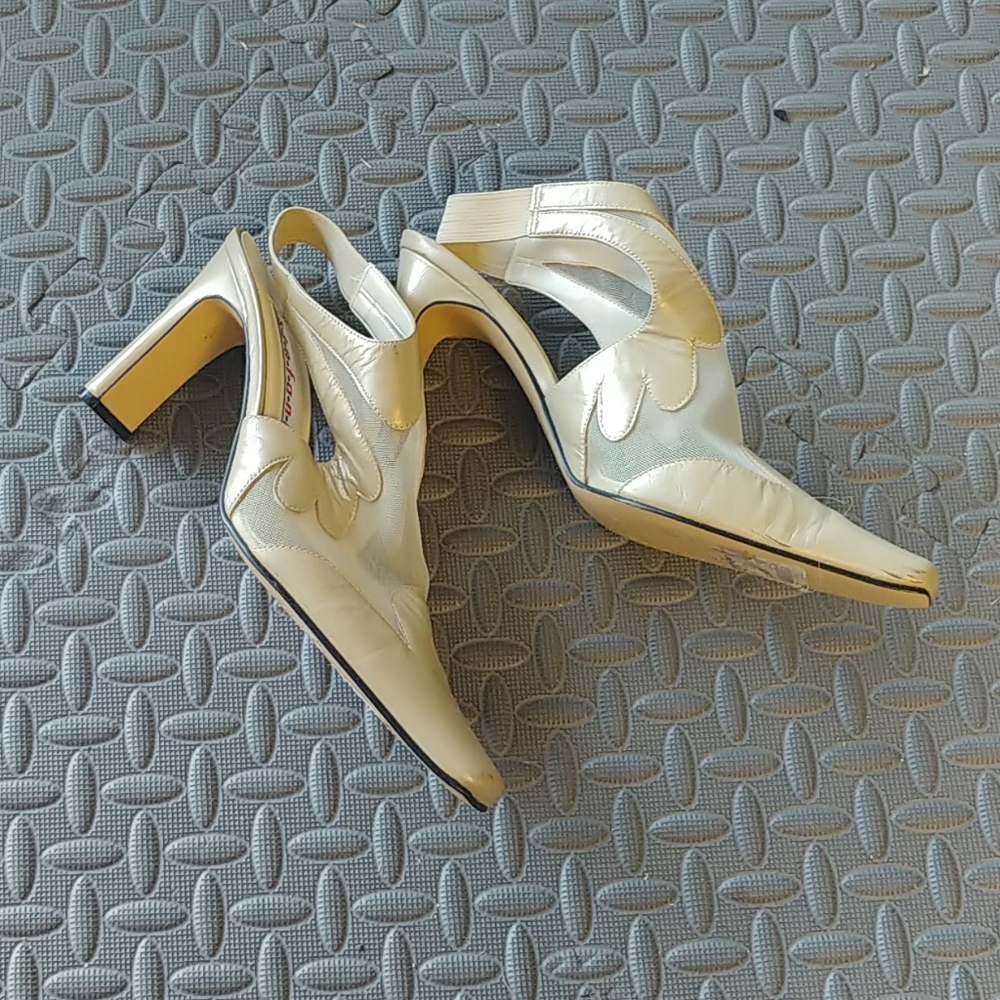 Gold Shoes - Picture 4 of 5